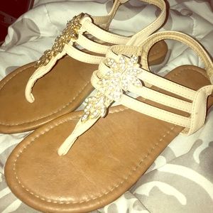 ANNA Kids sandal Sz4 GUC Very cute detail on strap